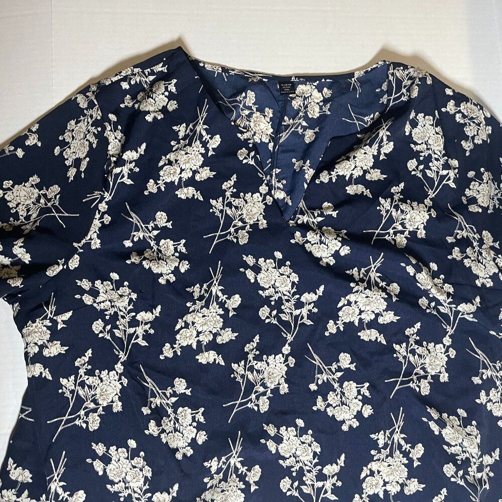 NWOT Ladies Plus Size 5X Shein Curve Blouse